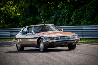 Illustration for article titled QOTD: What Car Looks Best in Green?